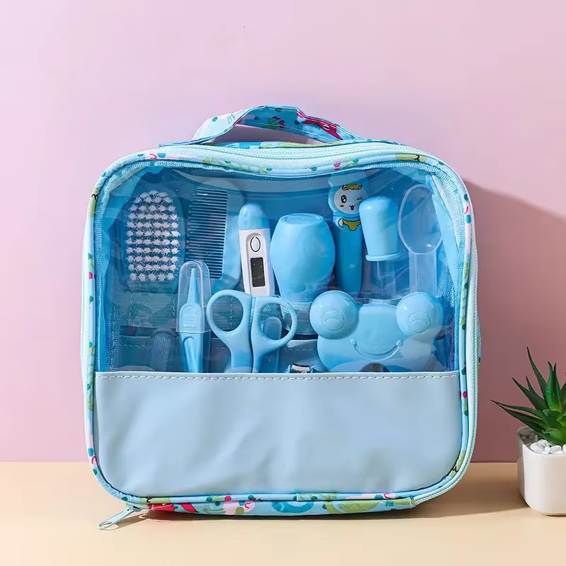 Kit Essentiel pour Bébé 13 Pièces : Ensemble de Brosses, Soins Capillaires, Thermomètre, Coupe-Ongles pour Nouveau-né
