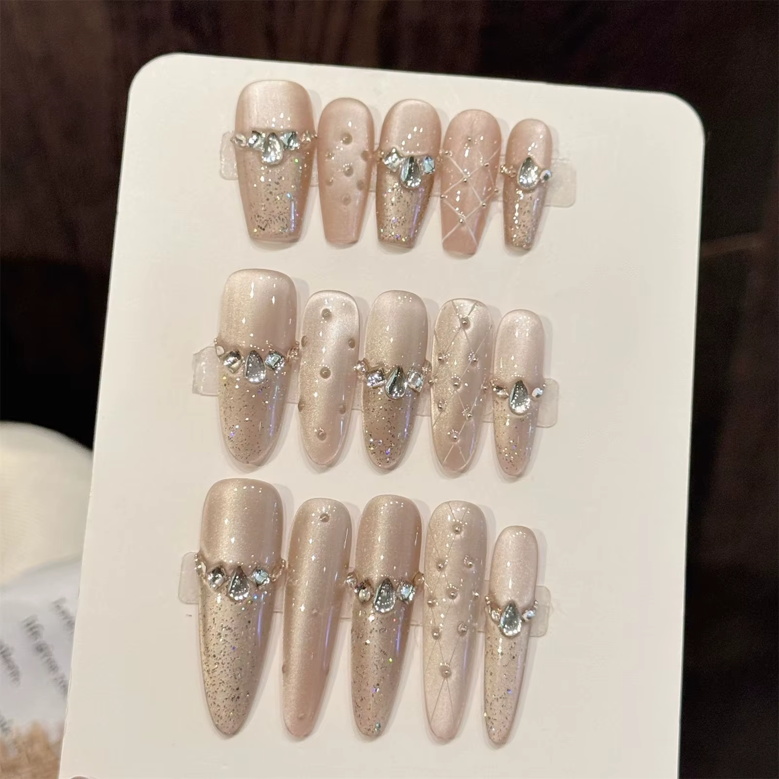 Faux ongles en cristal œil de chat pailletés 10 pièces faits à la main à presser avec strass