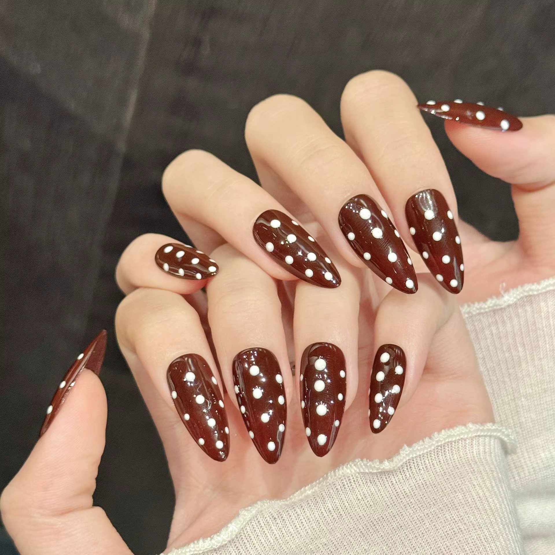 10 pièces automne hiver faux ongles faits à la main nu brun amande Simple