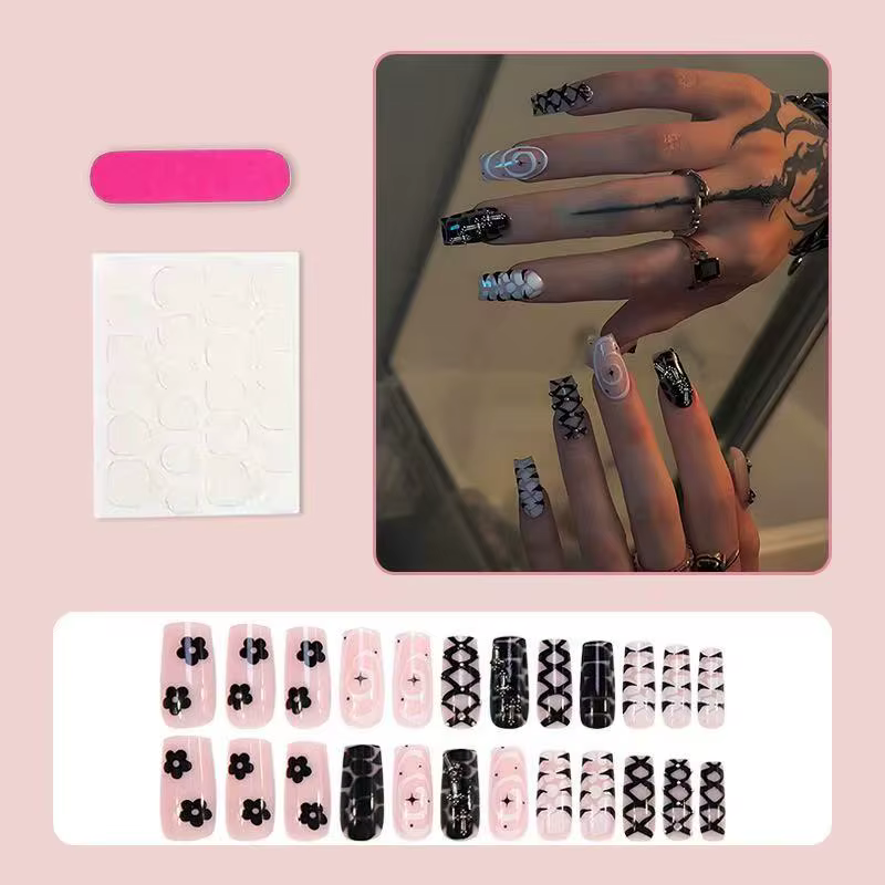 24 faux ongles noirs et blancs de style punk gothique