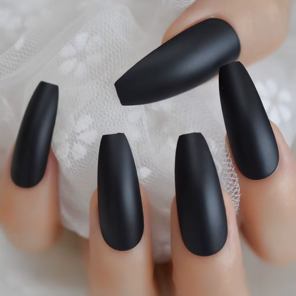 Faux Ongles noirs givrés