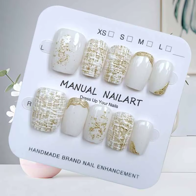 10 pièces fleur dorée oeil de chat lumière luxe Design 3D presse sur les ongles tempérament montrant blanc petite