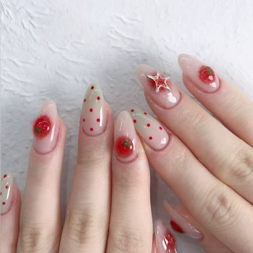 Manucure longue amande faux ongles français Aurora presse