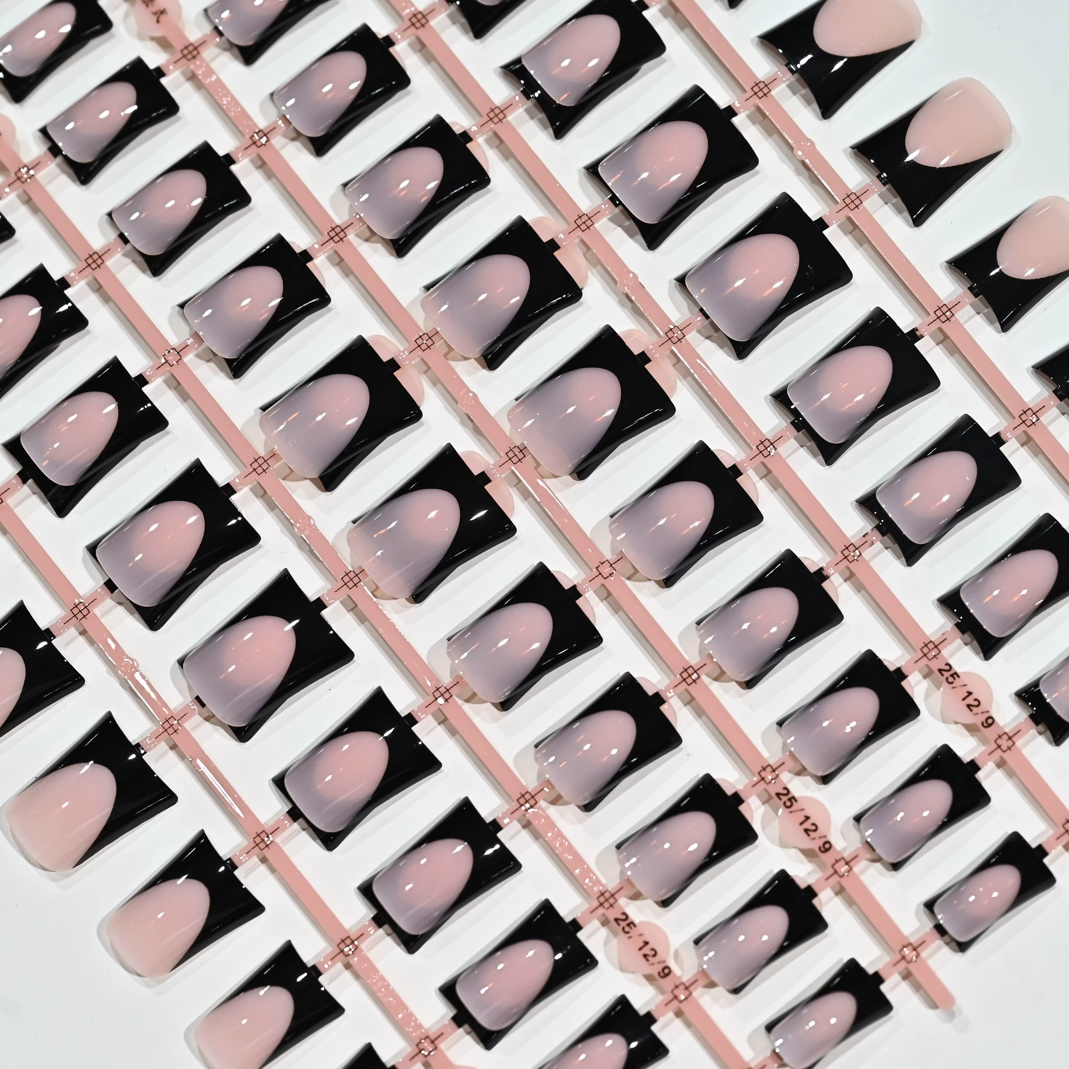 120 faux ongles en gel souple à presser, forme bec de canard, courts et carrés, noirs, rose nude, brillants, prêts à poser