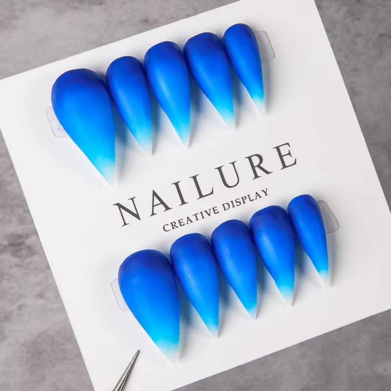 Faux ongles longs à presser