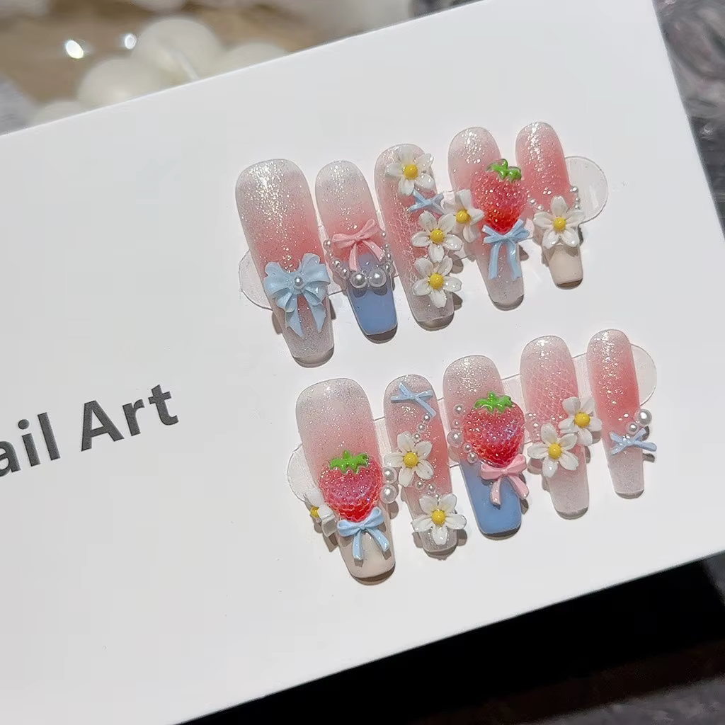 Mignon 3D fraise fleur Blush press-on ongles doux été rose bleu arc perles français Nail Art oeil de chat paillettes