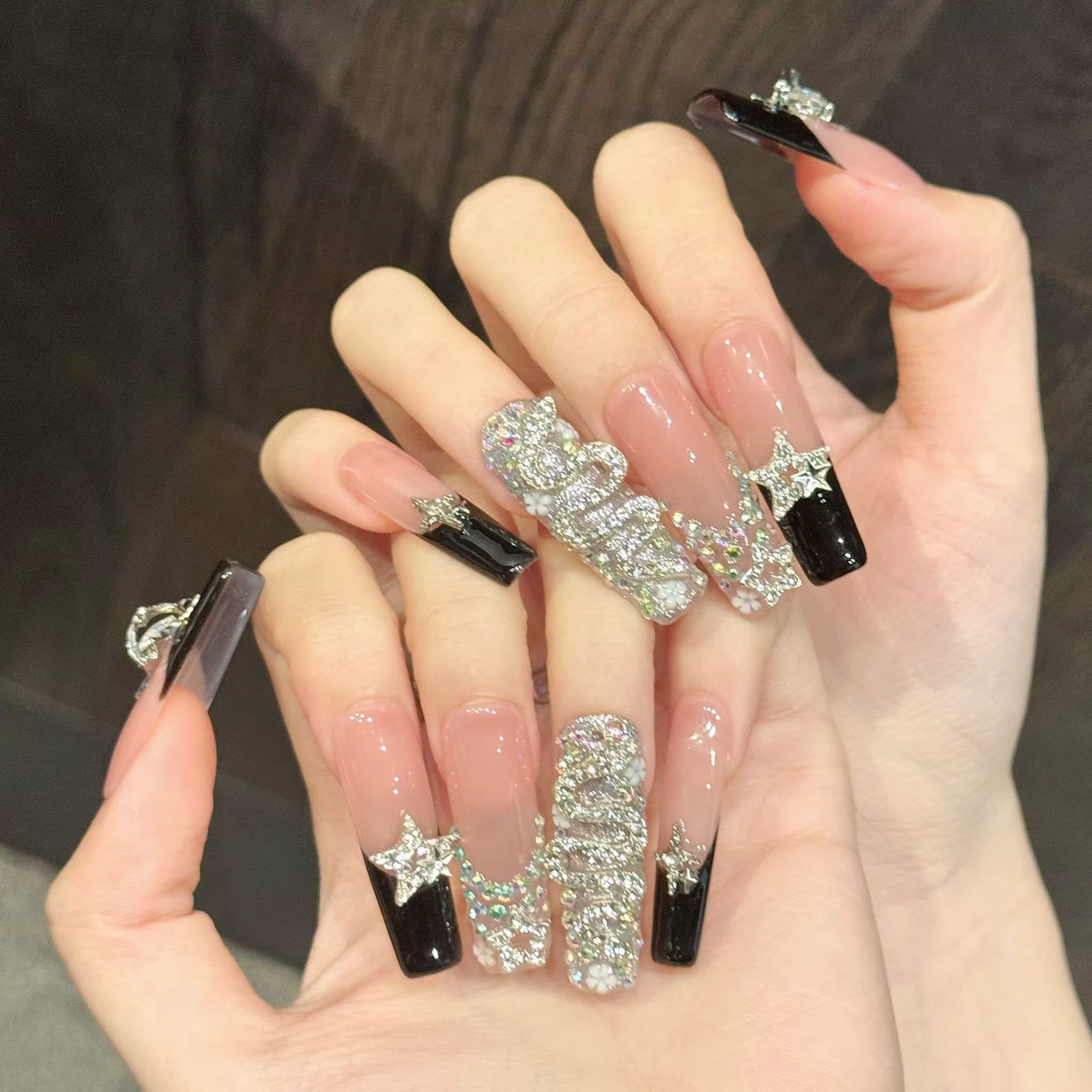 10 faux ongles en forme de cercueil faits à la main