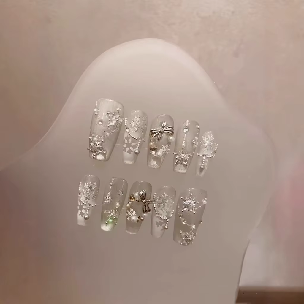 Blanche-Neige Carol Winter Presse Faite À La Main Sur Les Ongles Blanc Noël Oeil De Chat Faux
