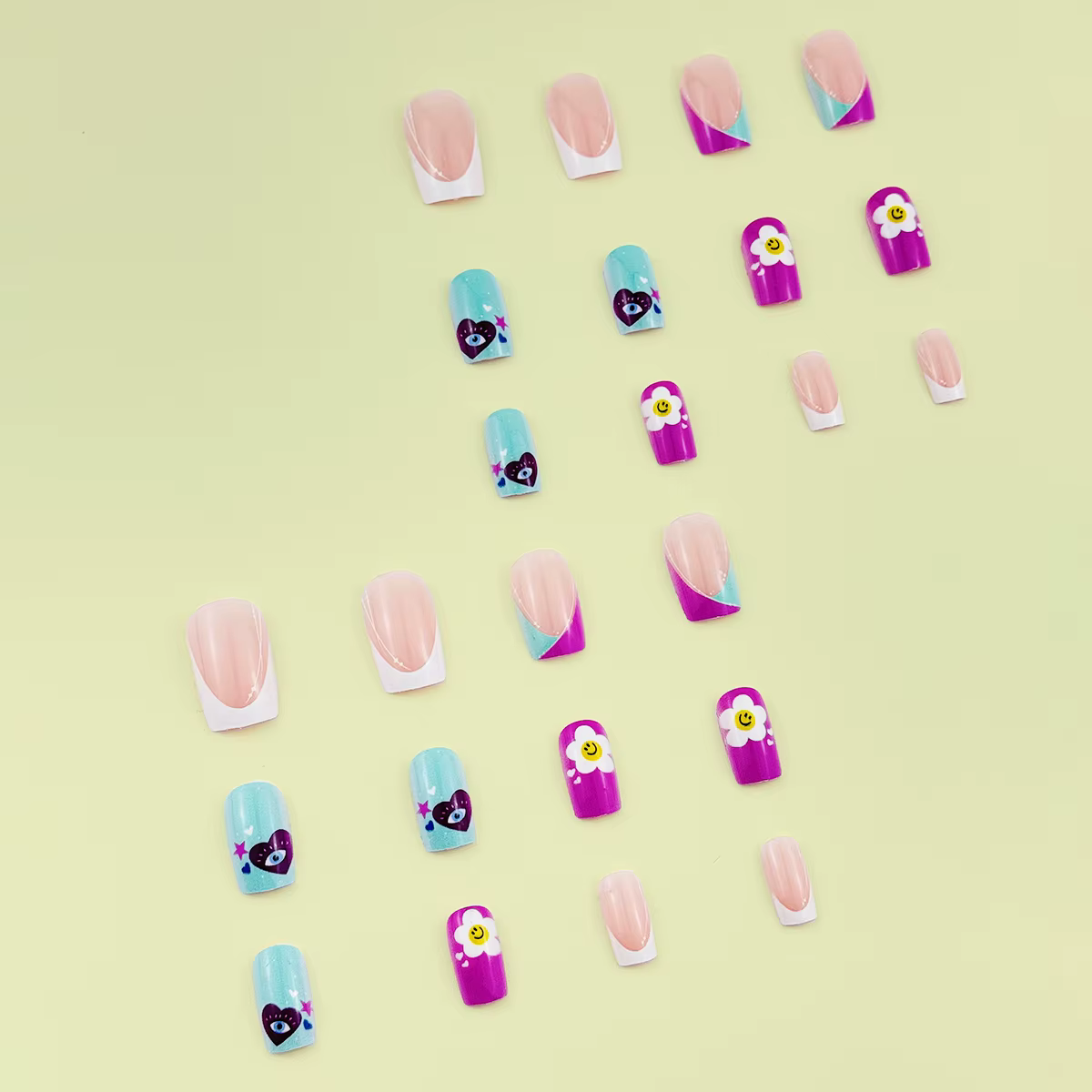 Un ensemble complet de 24 faux ongles carrés courts