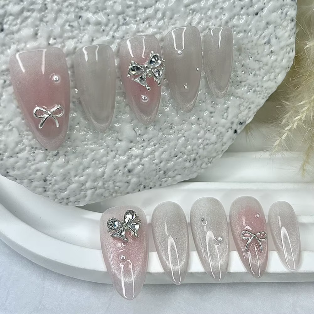Mignon rose Blush amande fait à la main presse sur les ongles doux
