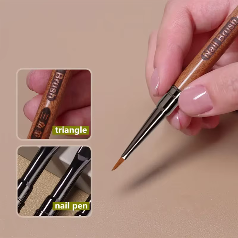 Brosse à ongles triangulaire avec manche rond en bois