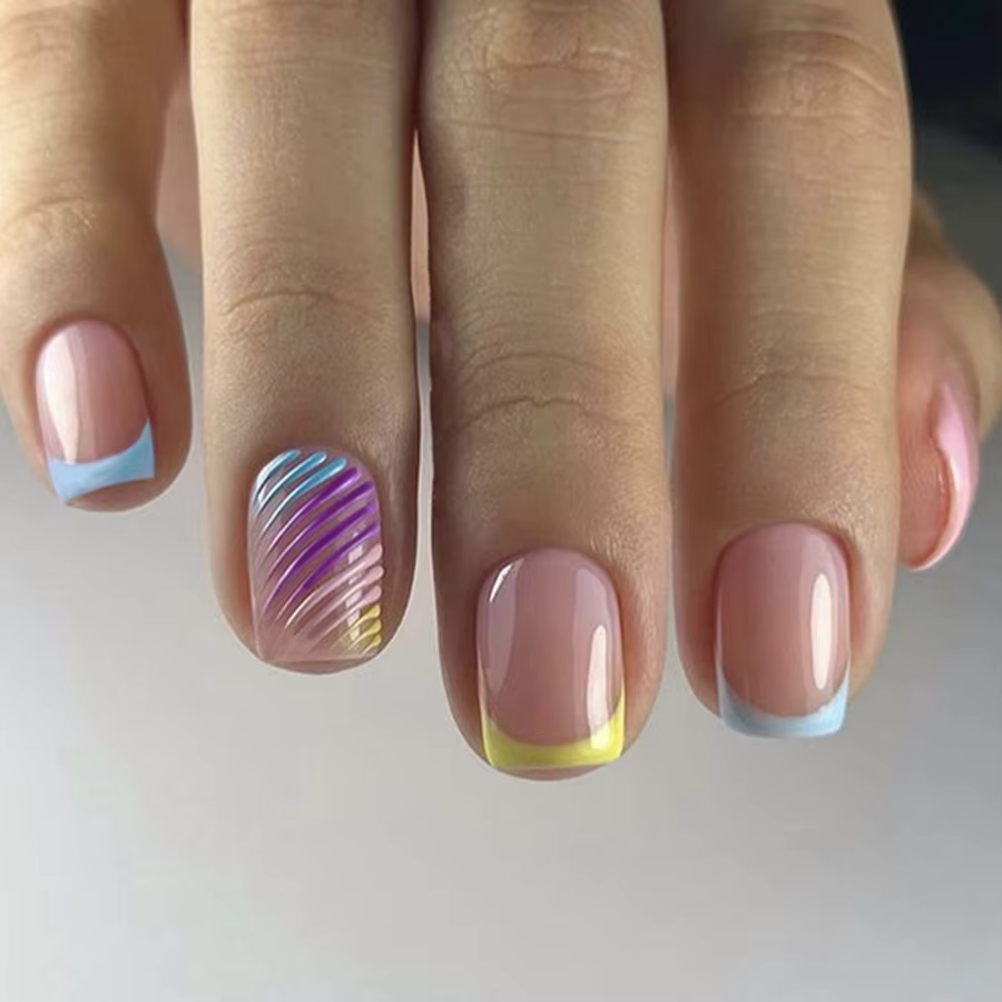 Faux ongles français colorés