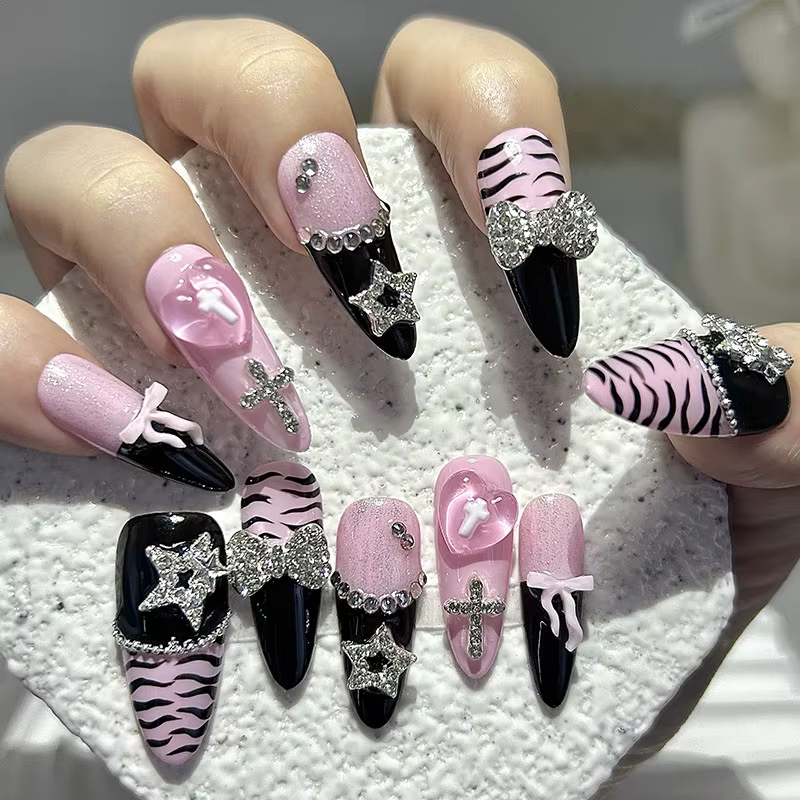 Y2K Baddie Gyaru noir rose longue pointe français presse sur ongles arc étoile croix amour Jirai Nail Art Yami Kawaii