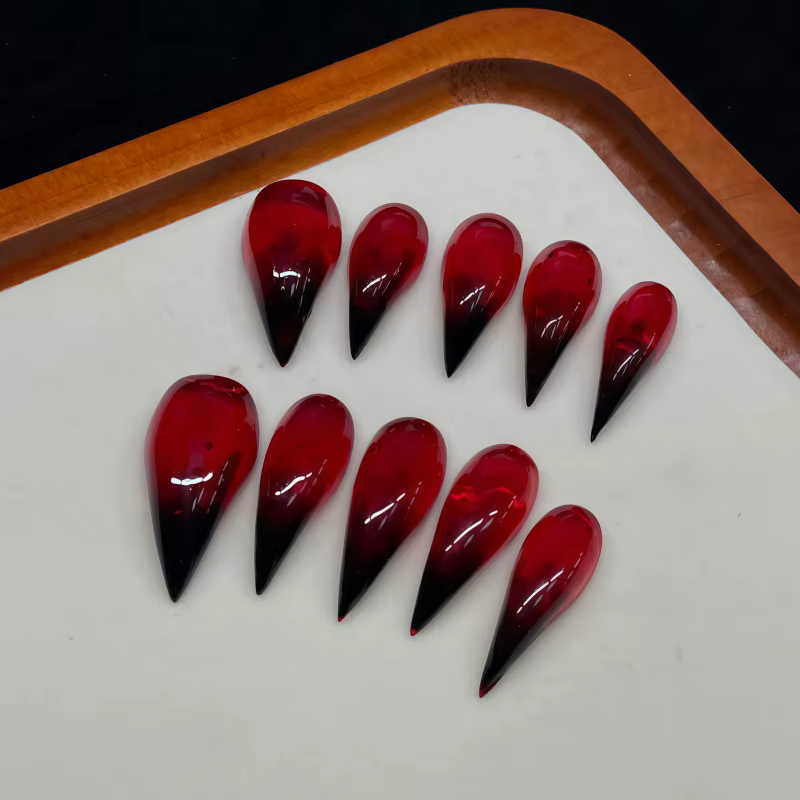 10 faux ongles ultra-longs rouge vampire et noir dégradé couleur sang