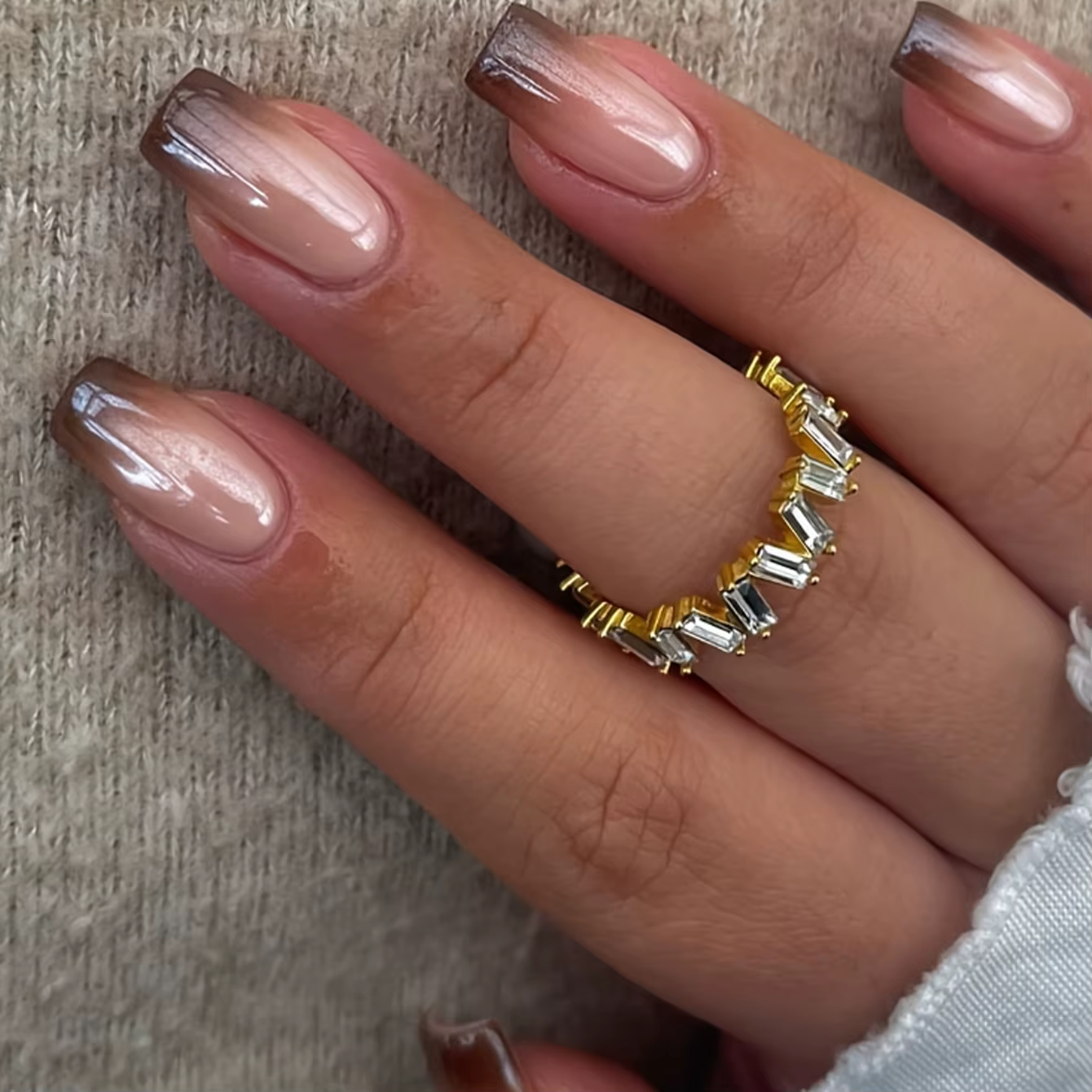 Faux ongles carrés pressés chromés marron