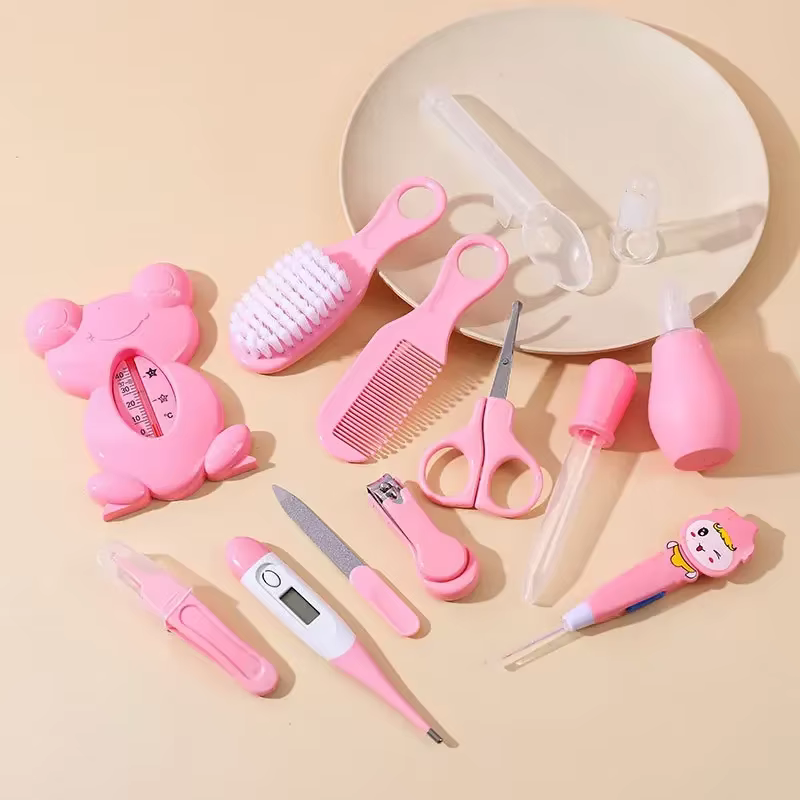 Kit Essentiel pour Bébé 13 Pièces : Ensemble de Brosses, Soins Capillaires, Thermomètre, Coupe-Ongles pour Nouveau-né