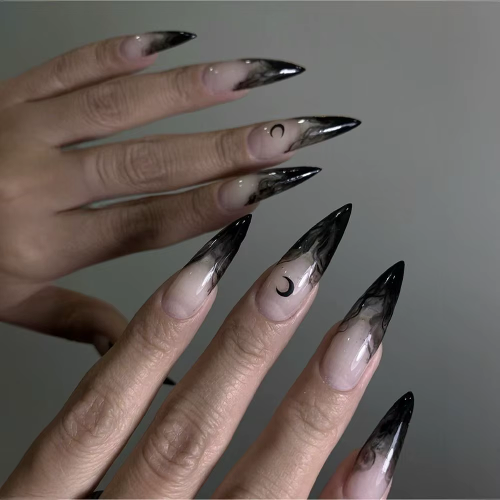 Faux ongles en forme d'amande