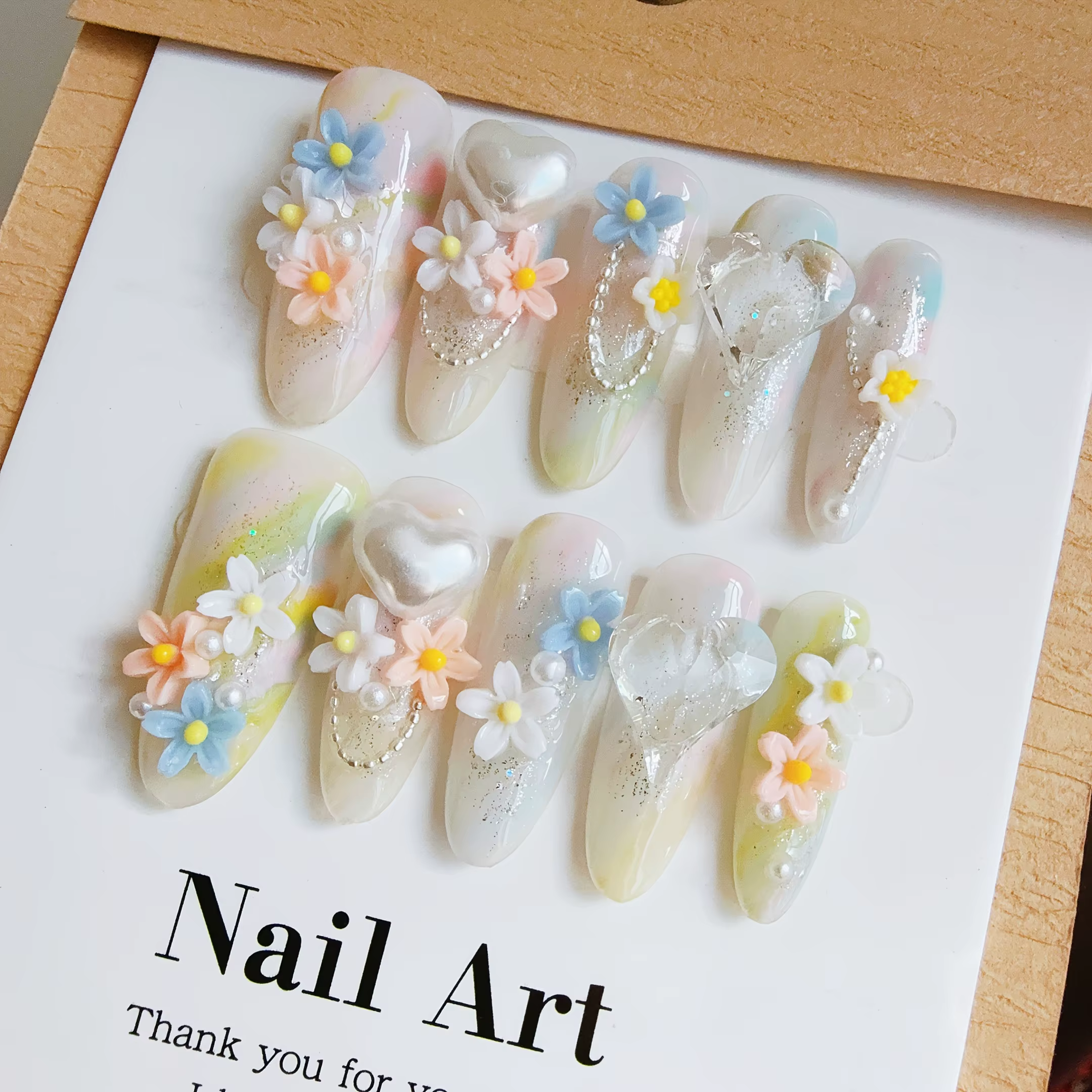 Faux ongles faits à la main