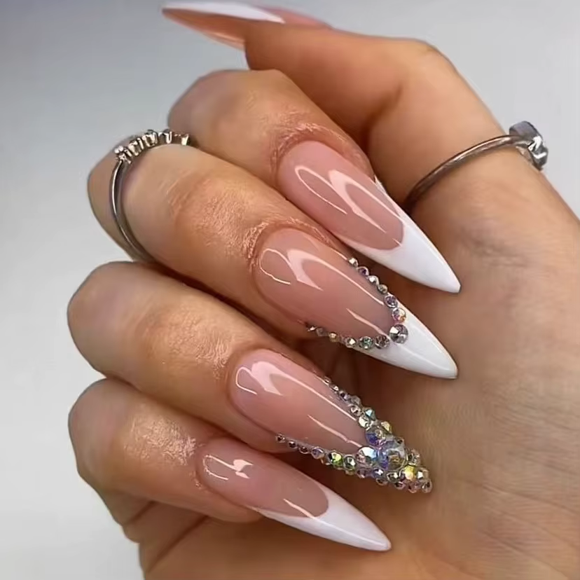 24 pièces Spice Girls faux ongles Simple blanc français avec des diamants scintillants longue Stiletto presse