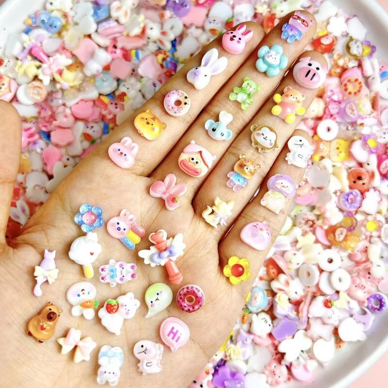 Décorations d'art d'ongle mélangées de série animale de résine de bande dessinée
