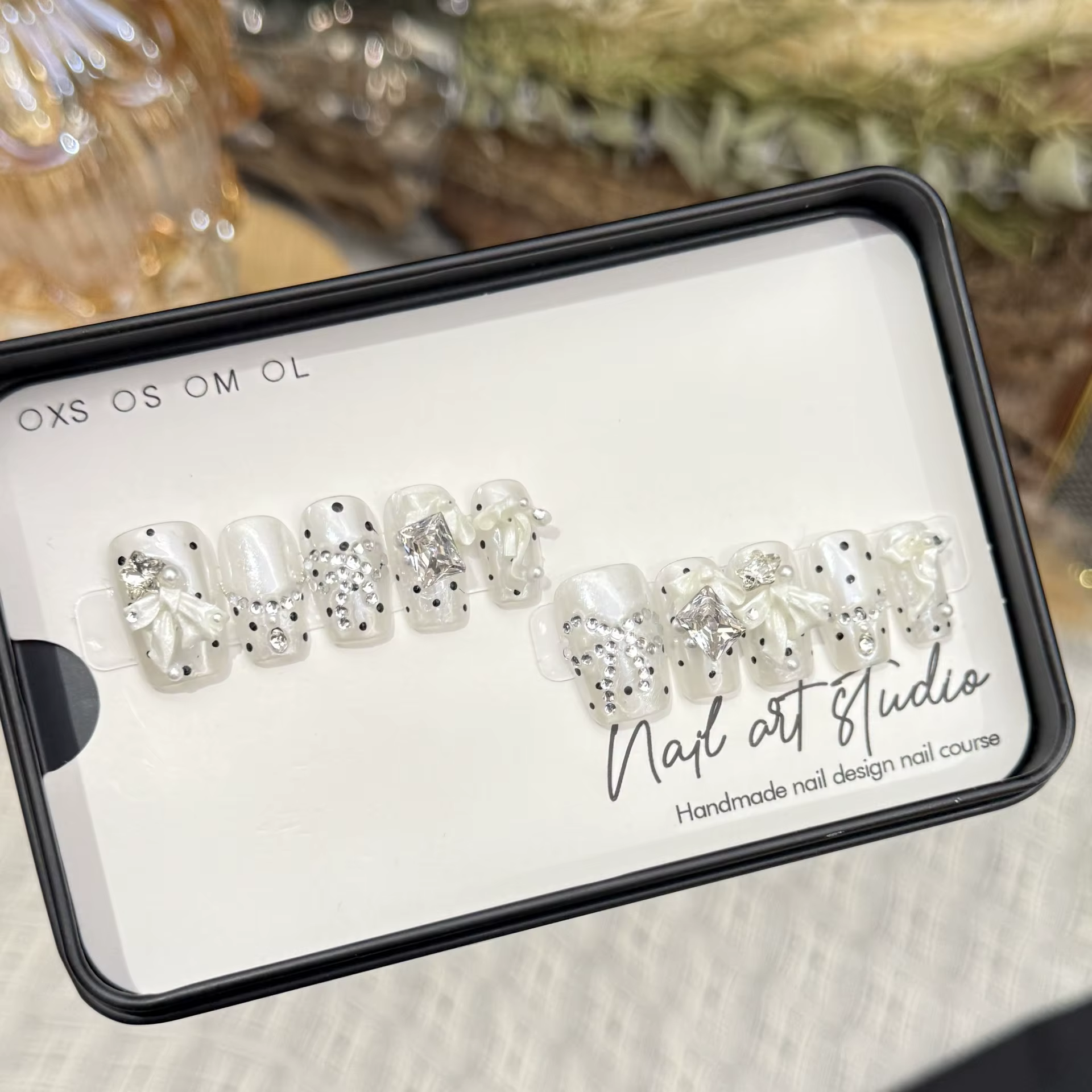 Faux ongles français faits à la main