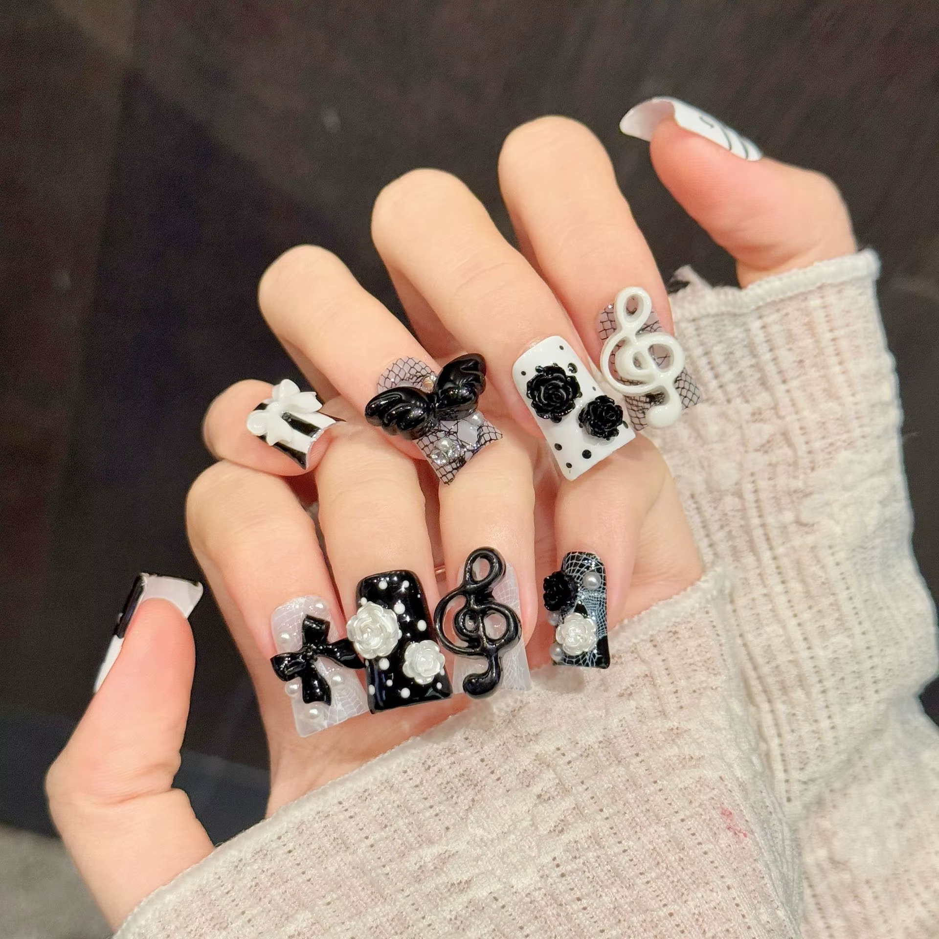 10 faux ongles faits à la main de type bec de canard