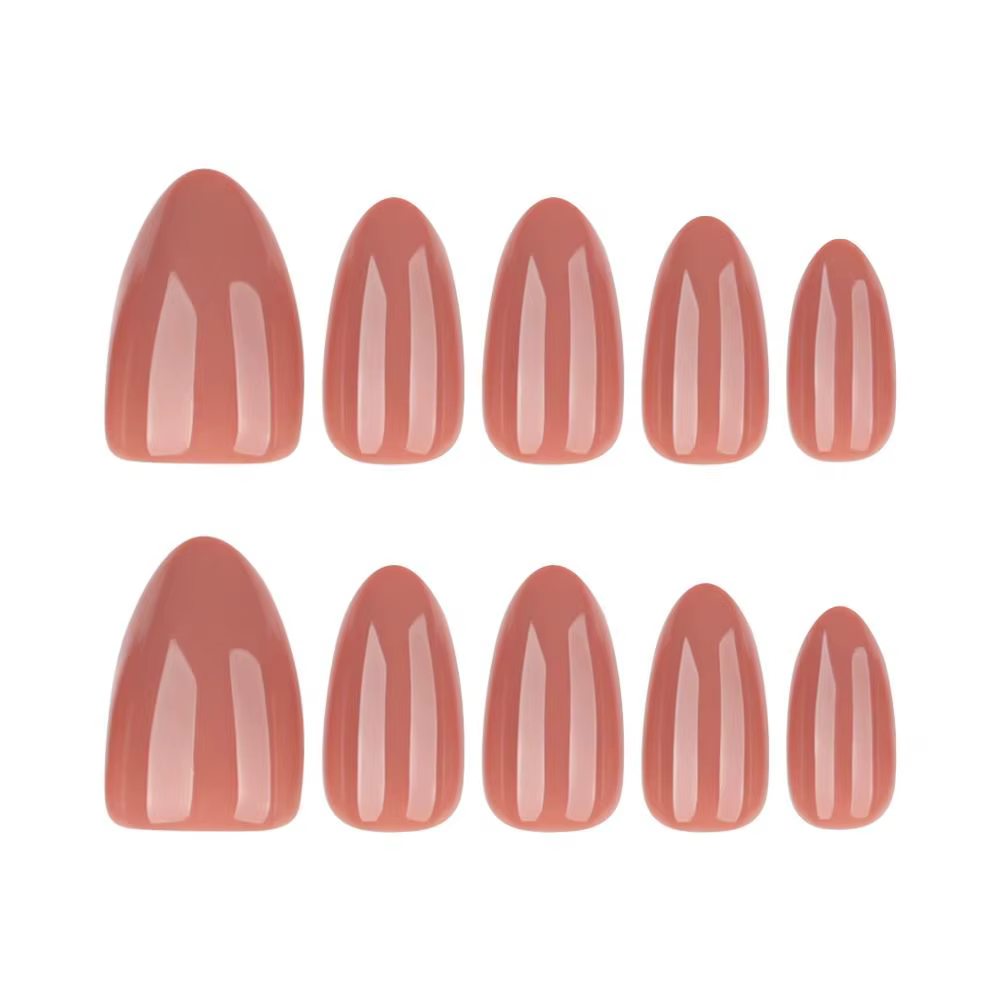 Faux ongles longs en amande pour manucure