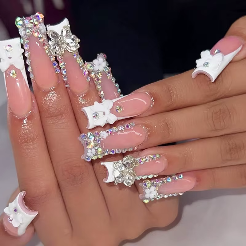 Faux ongles français longs en forme de cercueil