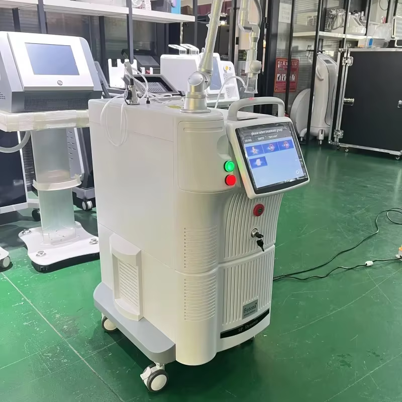 Machine de resurfaçage fractionnel au laser CO2 4D Fotona, équipement professionnel pour l'élimination des cicatrices, la réduction des rides et le raffermissement de la peau