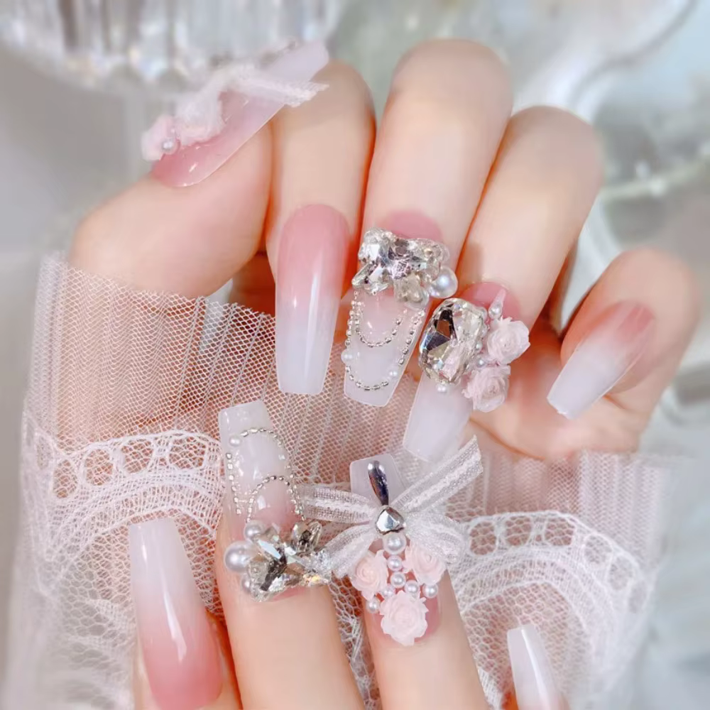 Faux ongles rose poudré avec nœud