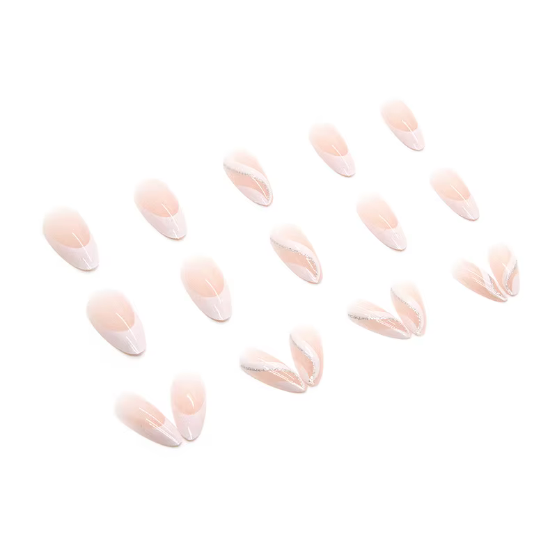 Faux ongles de taille moyenne en amande