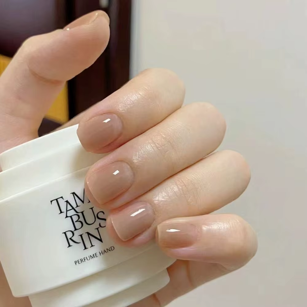 Faux ongles courts ronds français