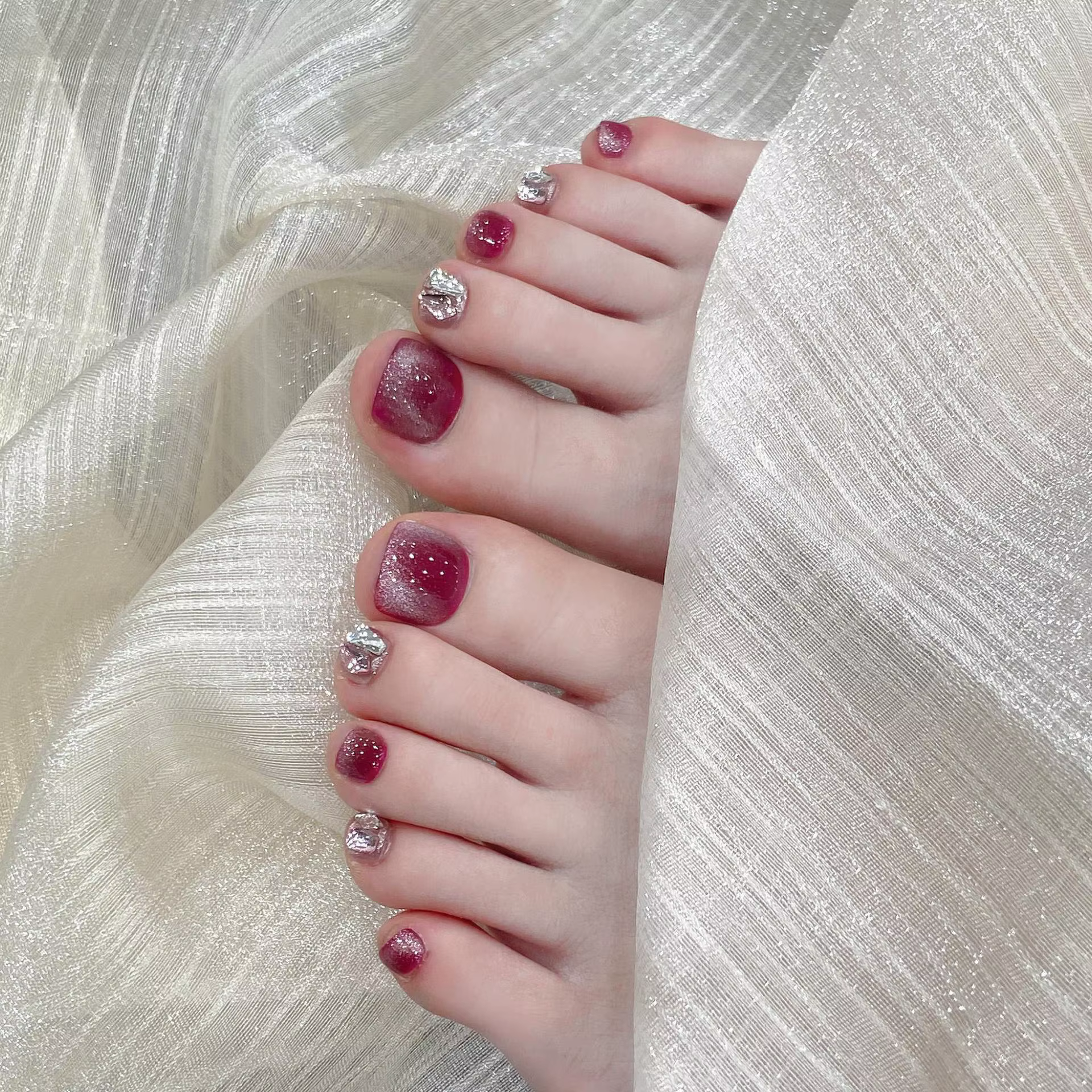10 pièces presse à la main sur les ongles des pieds été violet oeil de chat faux