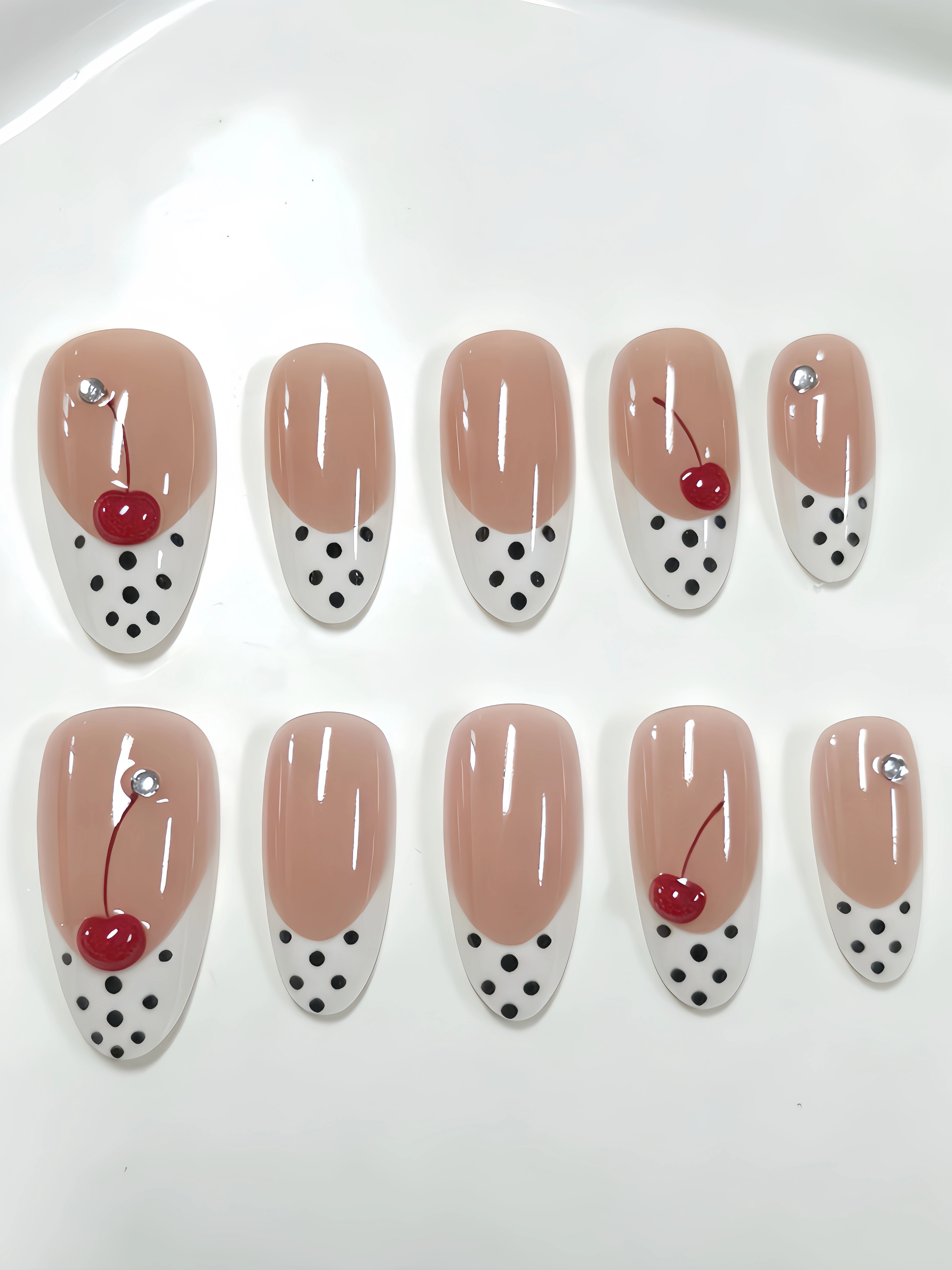 10 faux ongles courts en forme d'amande