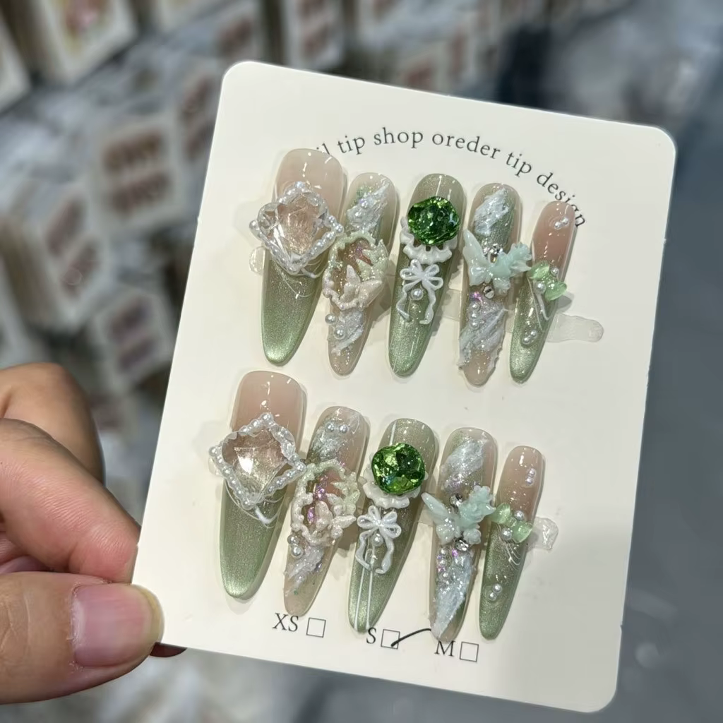 Ongles Press-On Élégants et Luxueux Vert Émeraude Faits Main en France
