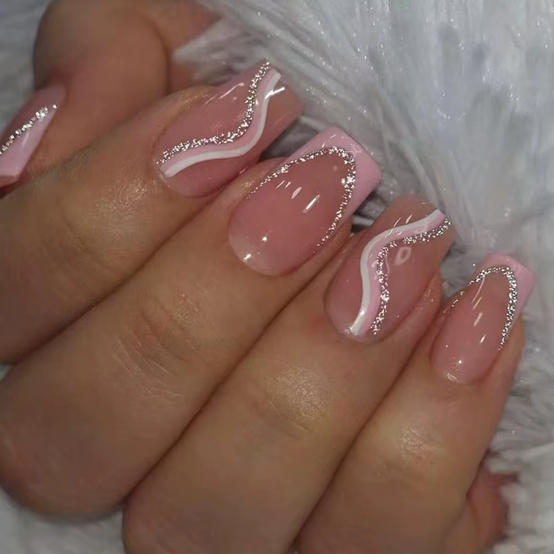 24 pièces rayures minimalistes françaises courtes avec 1 gelée et 1 lime à ongles doux Nail Art rose blanc rayure