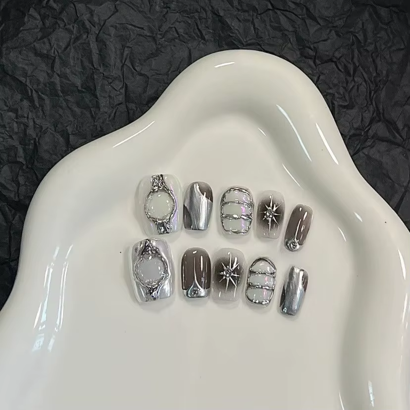 Ongles artificiels Y2K style métallique faits à la main