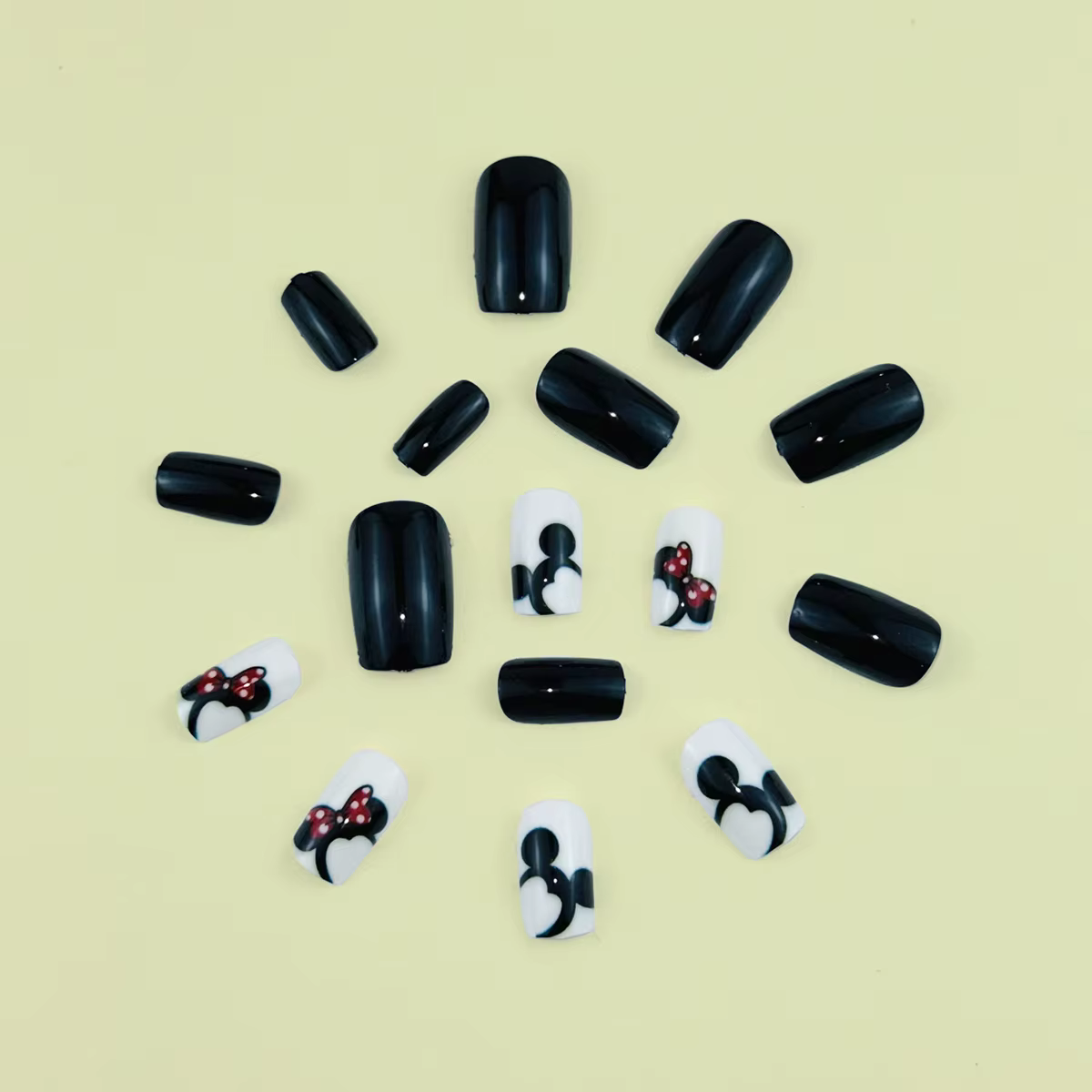 Faux ongles carrés courts
