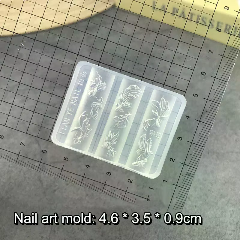 Lotus sculpté tridimensionnel 3D avec ongles de poisson