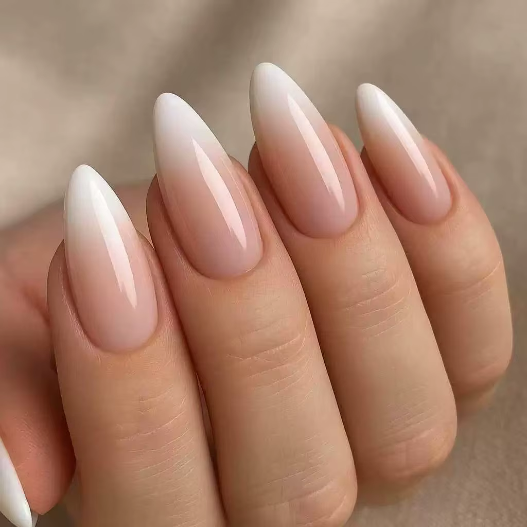 24 faux ongles amande, style français