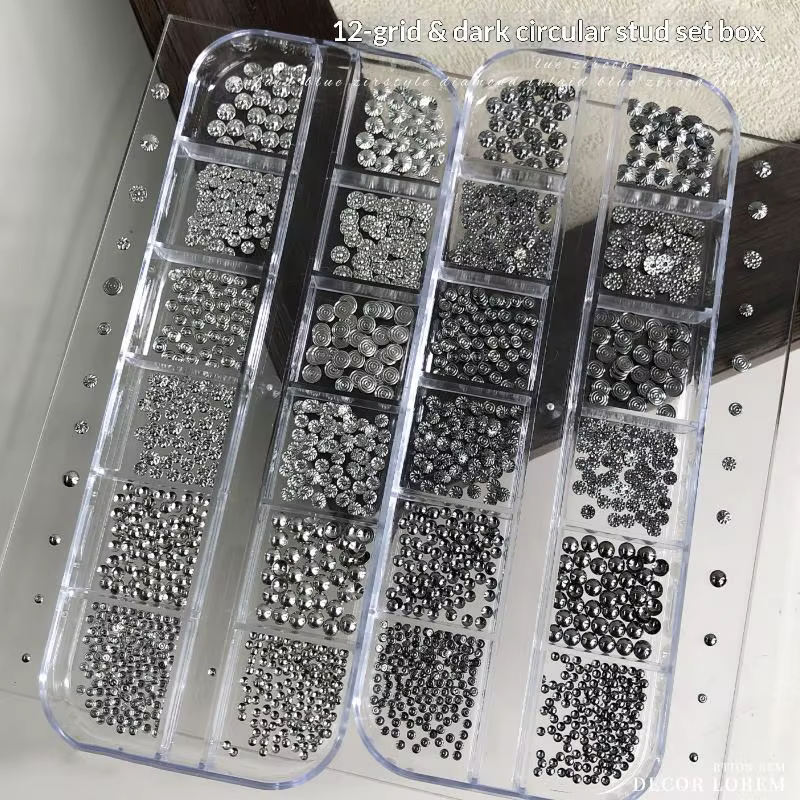 Nouveaux 12 compartiments de breloques et clous métalliques pour nail art