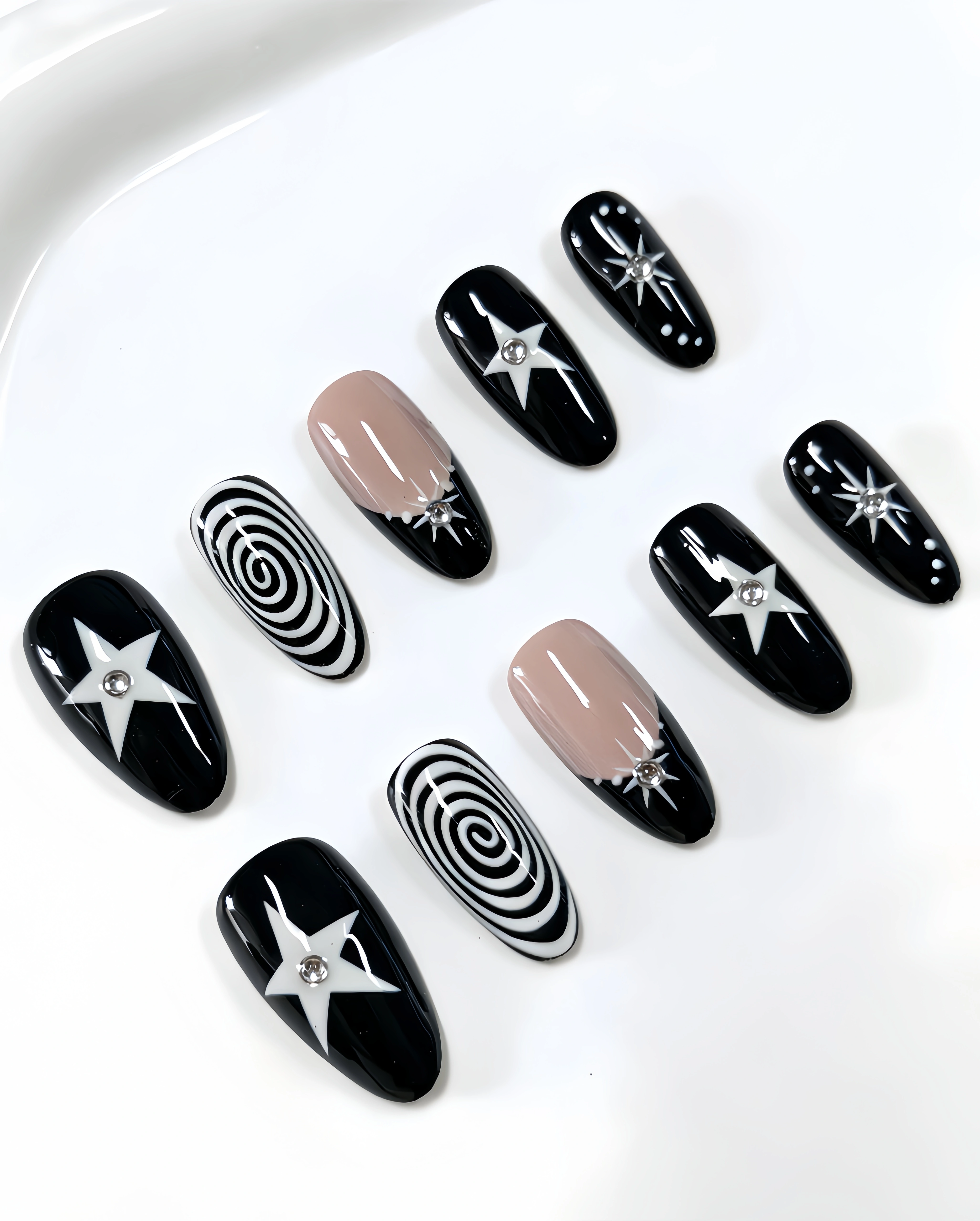10 faux ongles de longueur moyenne en forme d'amande
