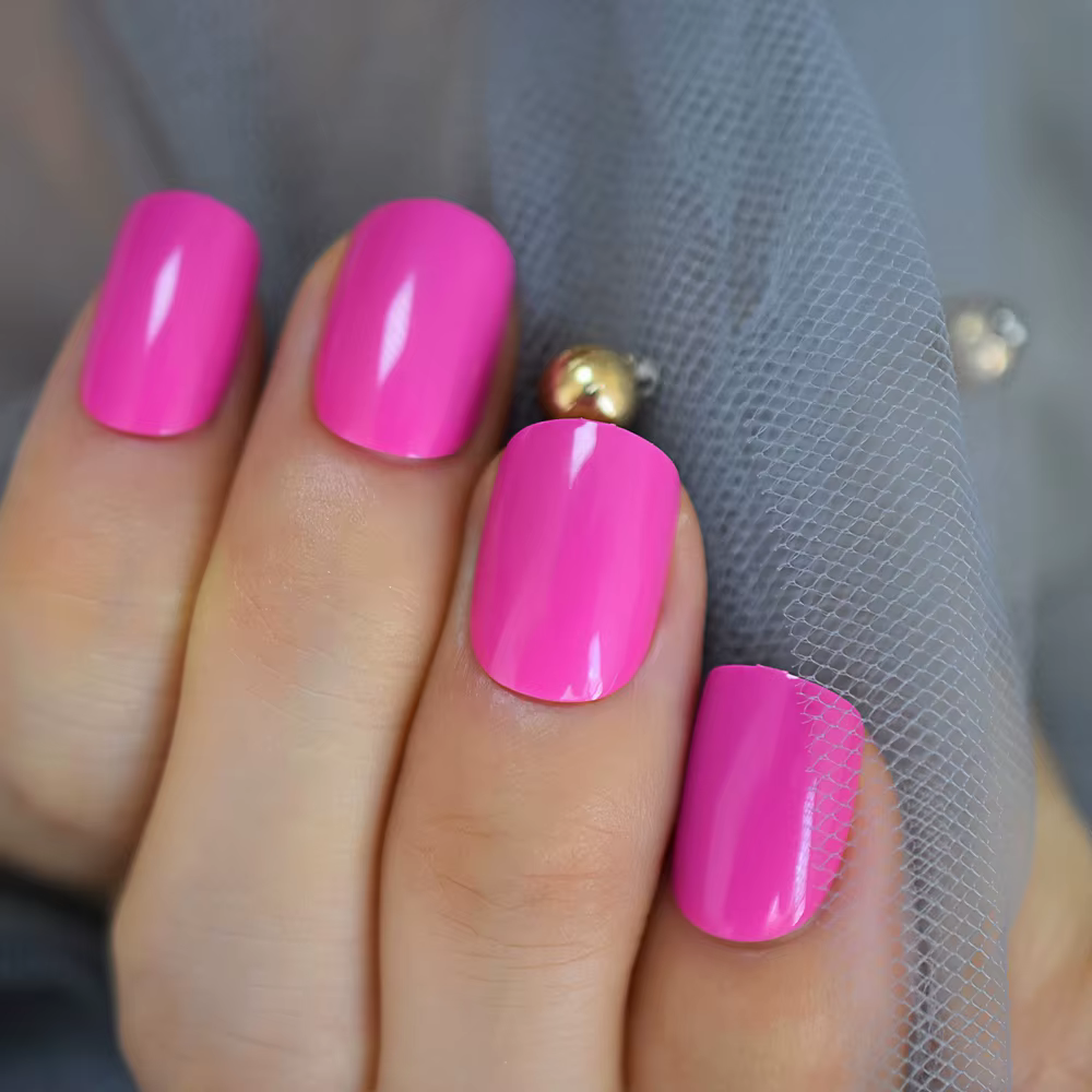 Faux ongles courts Squoval couleur Violet néon solide