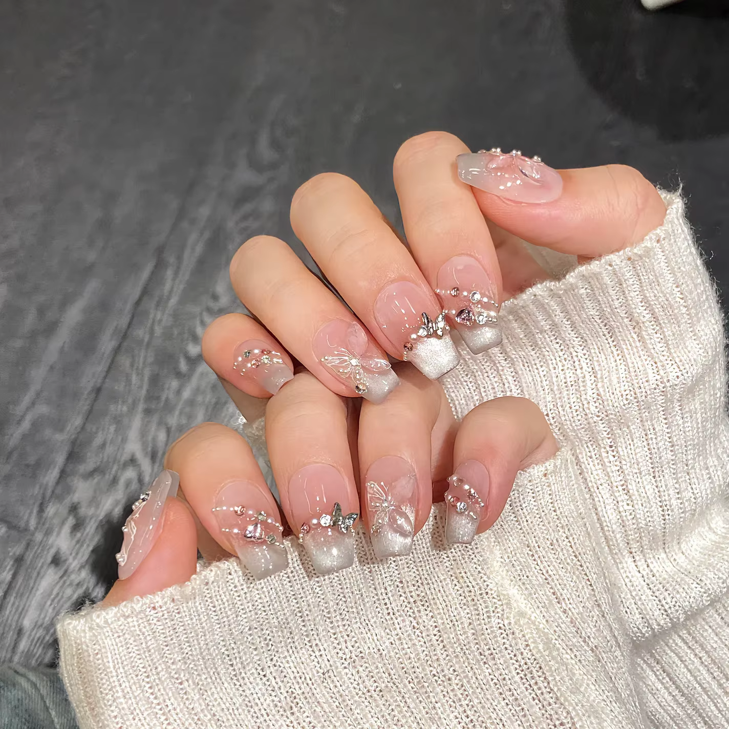 Faux ongles à paillettes faits à la main