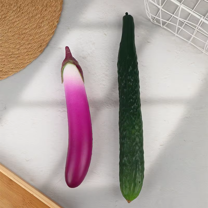 Répliques de légumes artificiels réalistes, douces et sûres, pour la photographie (Aubergine, Concombre)