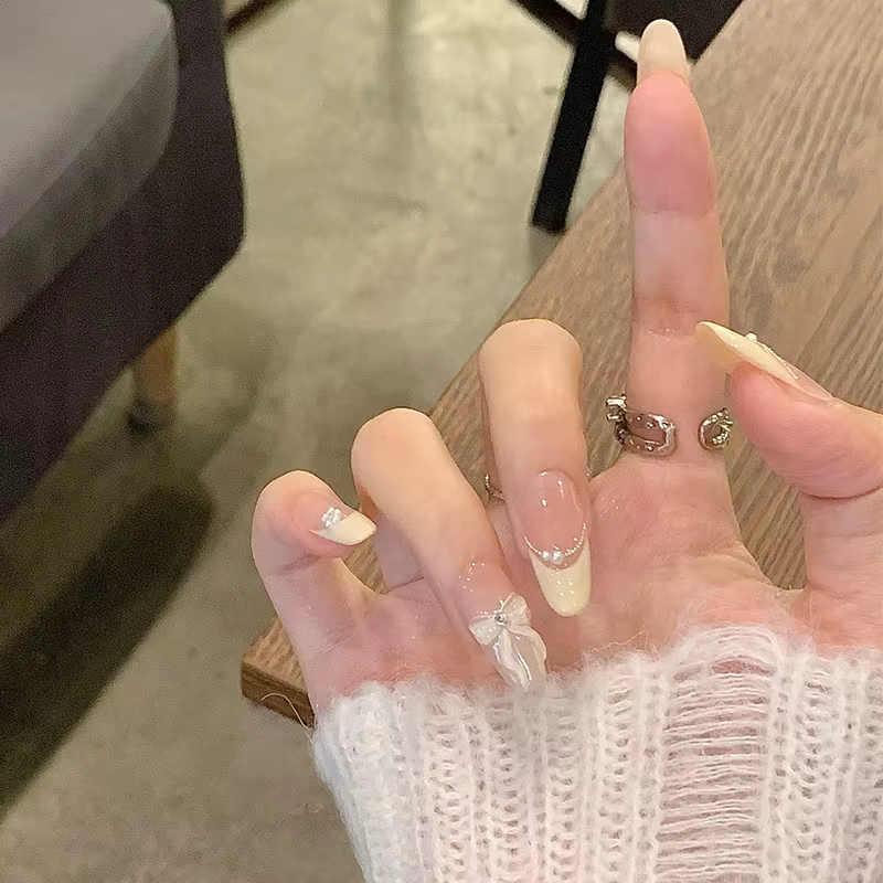 Faux ongles ovales Beige faits à la main