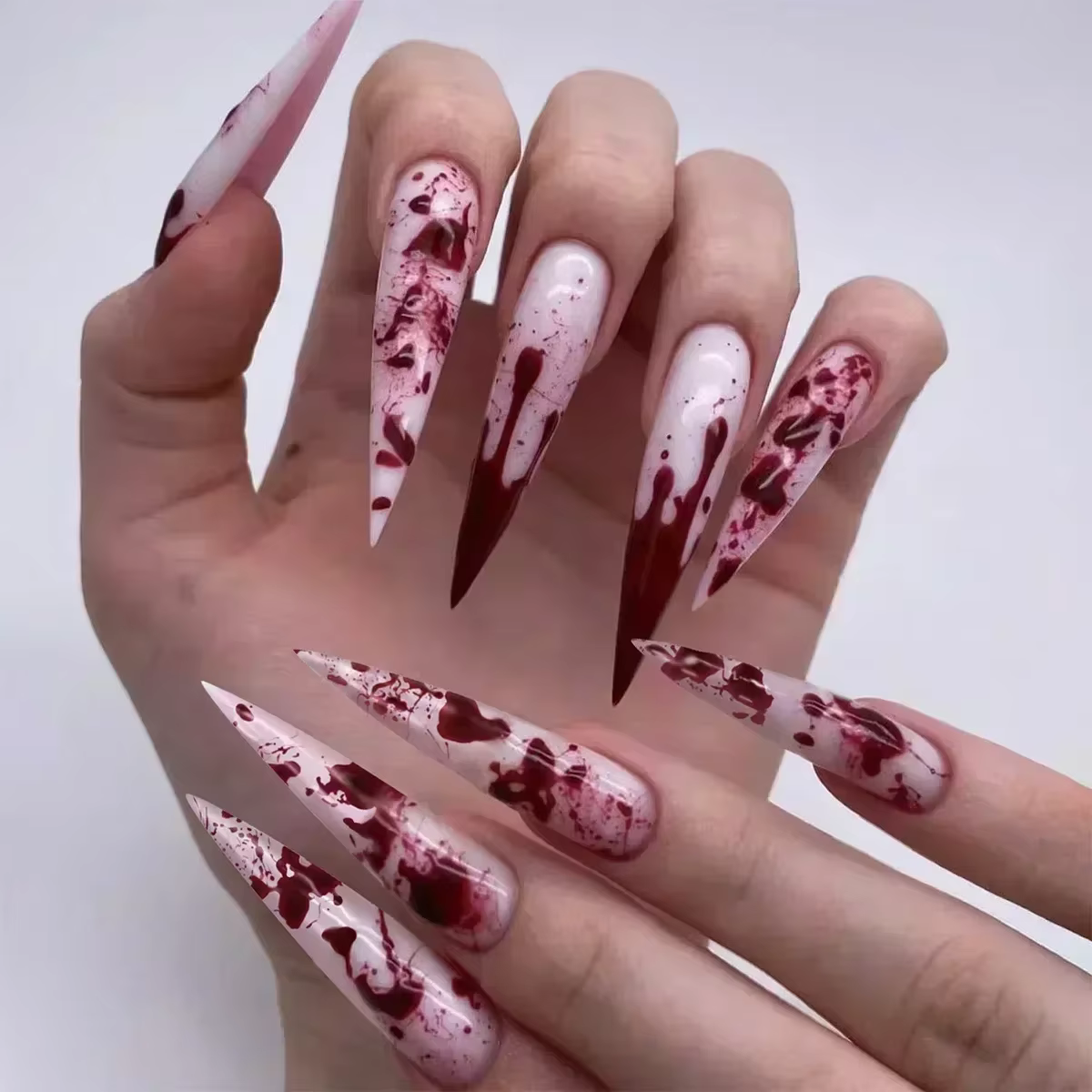Faux ongles Halloween avec tête d'amande