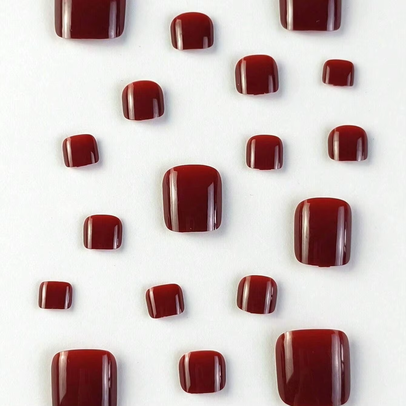 100 pièce/ensemble couleur unie Simple pied faux ongles artificiels rouge
