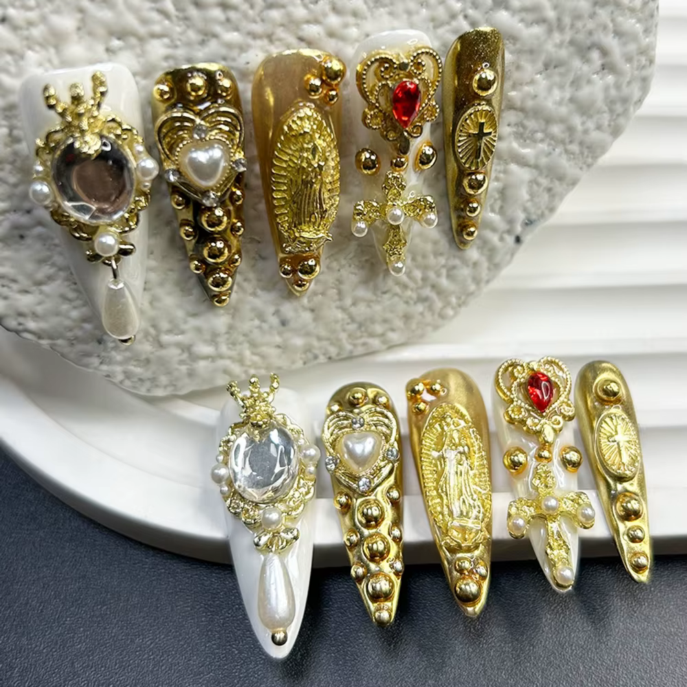 Faux ongles de luxe rétro style cour