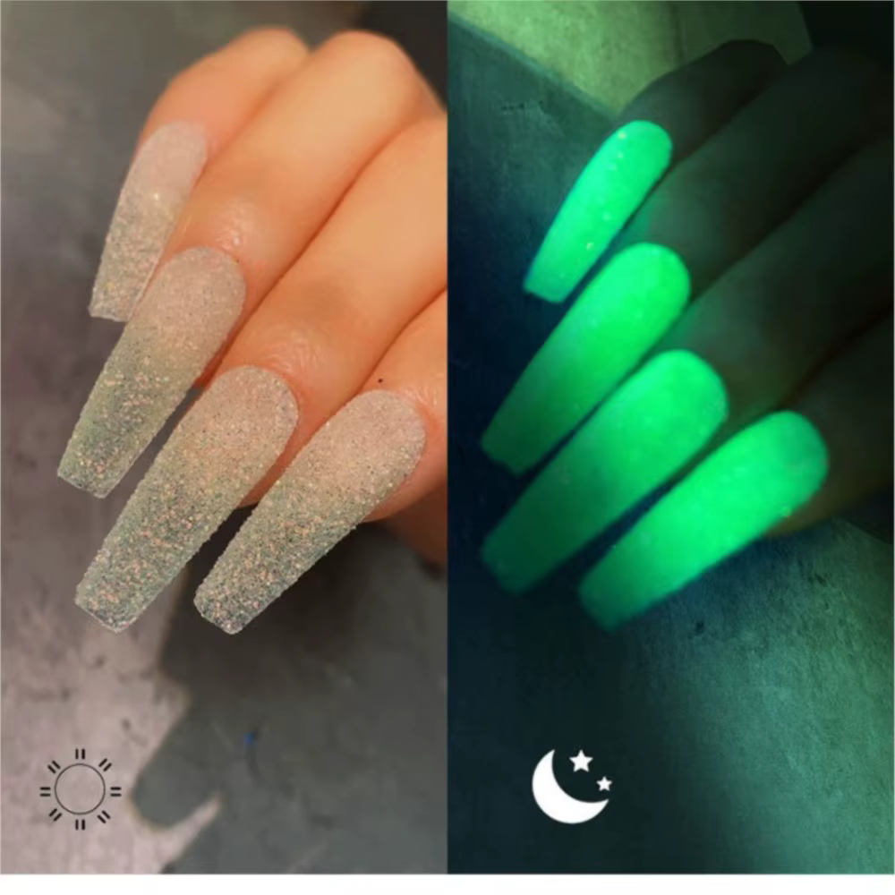 Poudre à ongles phosphorescente pour manucure